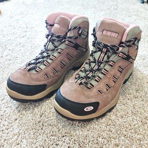 *SOLD* Hi-Tec Women's Mid-Rise Waterproof Hiking Boots Size 7.5